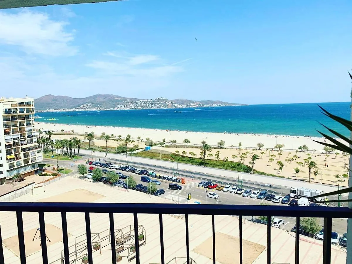 Cozy Beach-Front Studio With Amazing Sea View Empuriabrava Spain